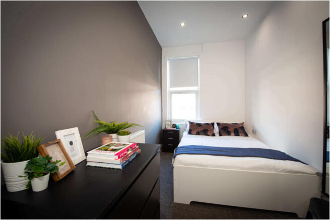 8 bed House to rent Image 8