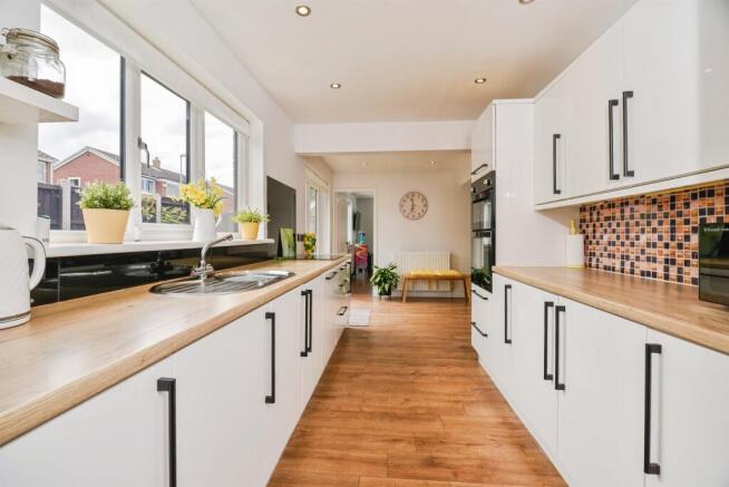 4 bed Detached Bungalow for sale Image 6