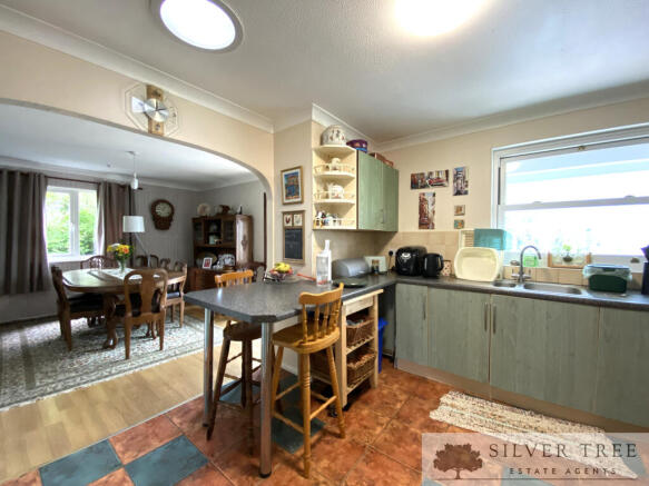 4 bed Detached Bungalow for sale Image 5