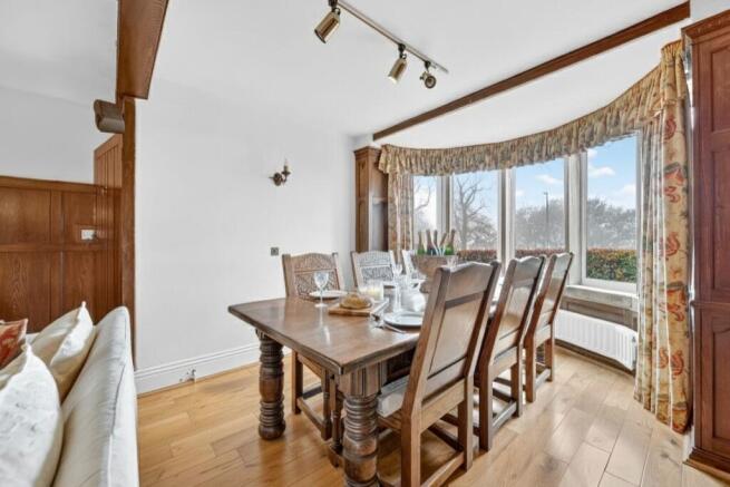 5 bed Detached for sale Image 12