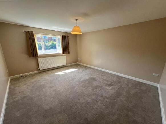 3 bed Detached Bungalow to rent Image 6