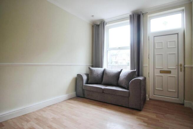 2 bed Terraced to rent Image 4