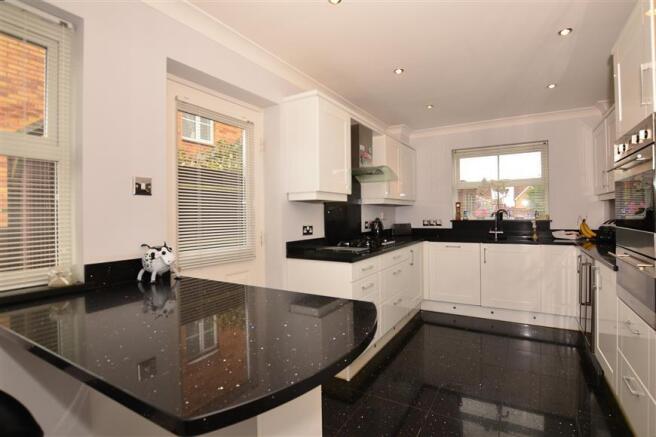 Kitchen/ Breakfast Room