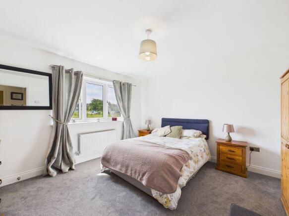 4 bed Detached for sale Image 9