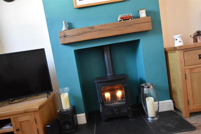 ROARING LOG BURNER