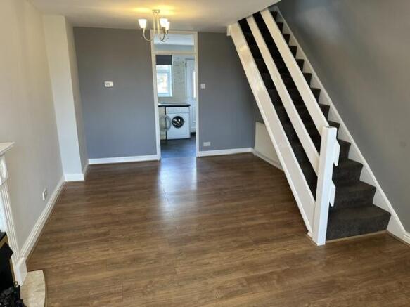 2 bed Terraced to rent Image 6