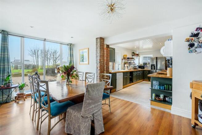 Dining/Kitchen