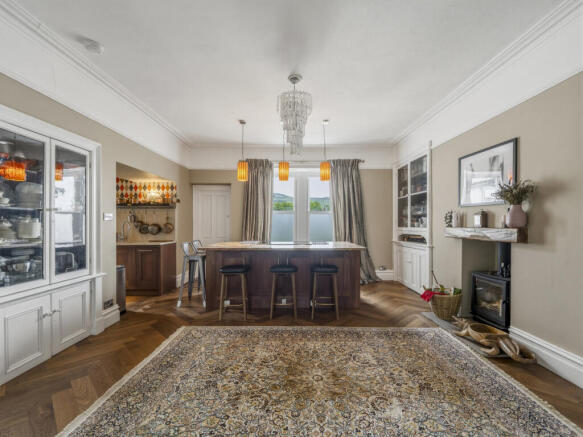 6 bed Semi-Detached for sale Image 6