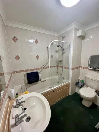 45 santler bathroom.jpg