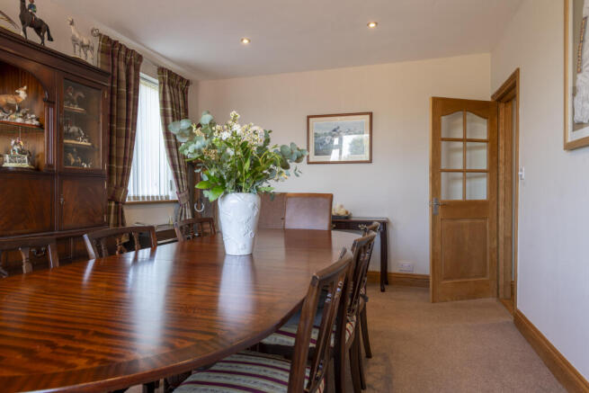 4 bed Detached for sale Image 6