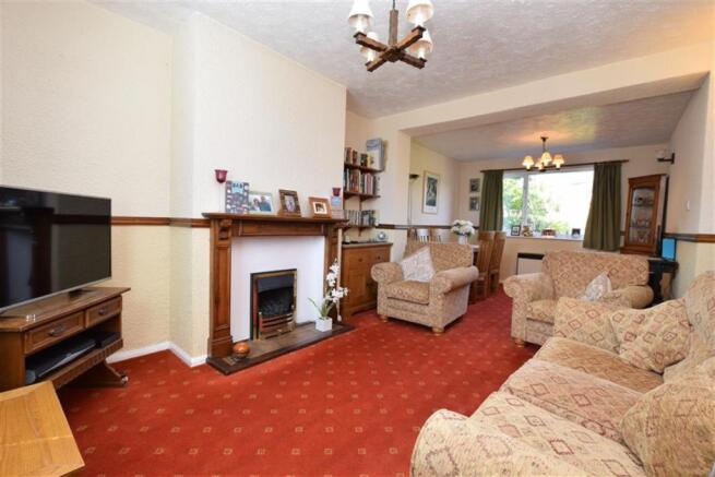 LIVING/DINING ROOM