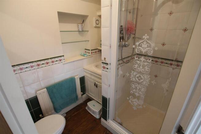 Master Bedroom En-suite.JPG