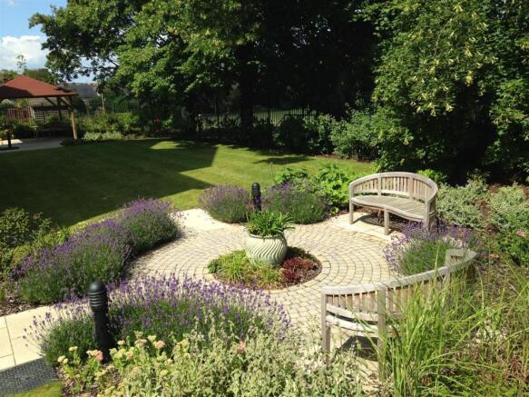 Gabriel Court - SAFFRON WALDEN - Garden.JPG