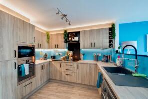 70, John Corbett Drive, Stourbridge DY8 4BW