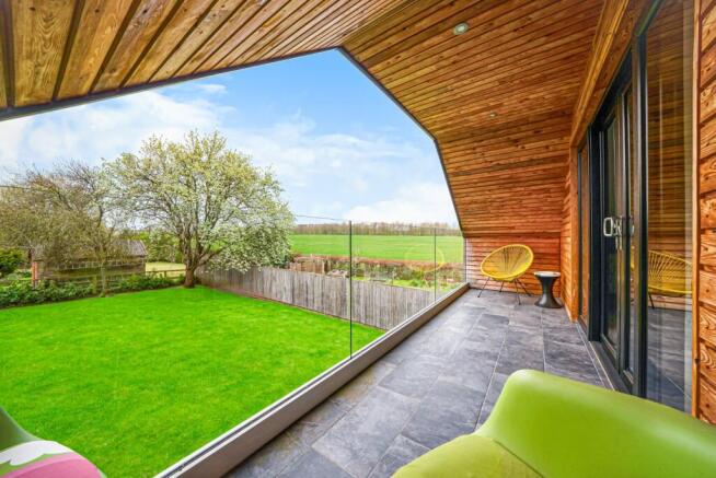 5 bed House for sale Image 12