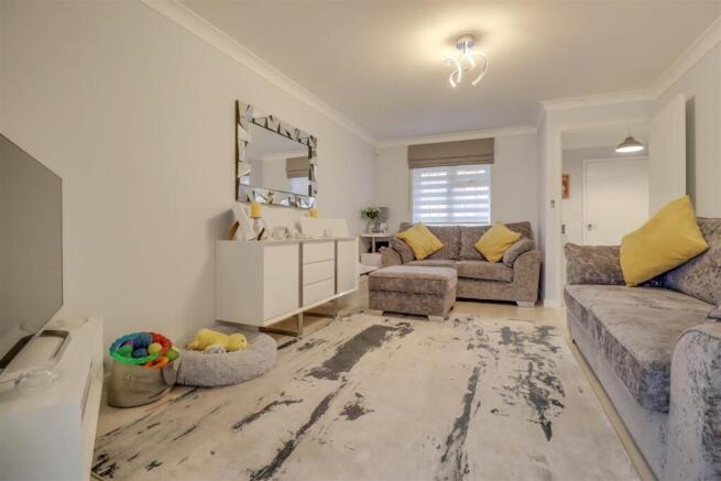 15 HALSTEAD CLOSE-15.jpg