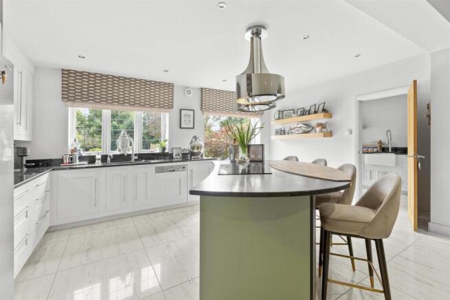 23 Marlow Road, HP11 1TA-22.jpg