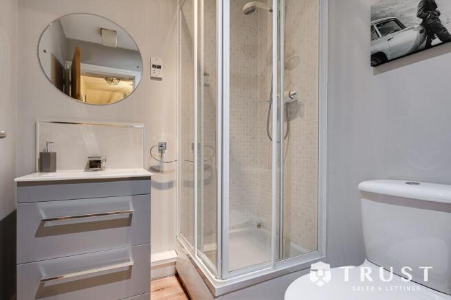 5 bed Detached for sale Image 12