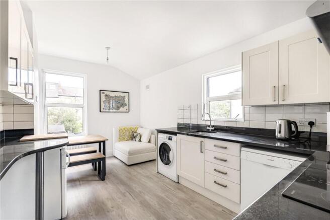 Whitestile Road, Brentford, TW8 photo 4