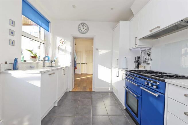 Kitchen 3.jpg