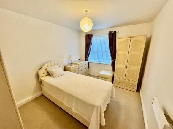2 bed Flat for sale Image 4
