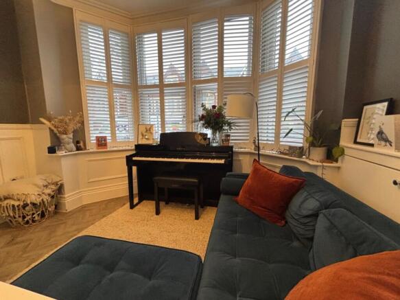 Call 02920 668585 to secure your viewing _5