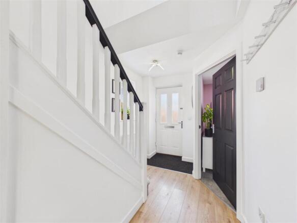 4 bed Detached for sale Image 8