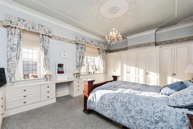 4 bed Detached for sale Image 5