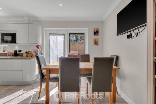4 bed Detached for sale Image 8