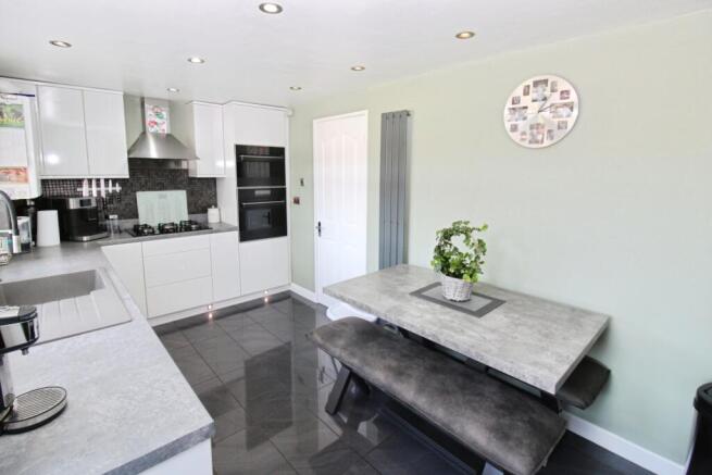 3 bed Terraced for sale Image 6