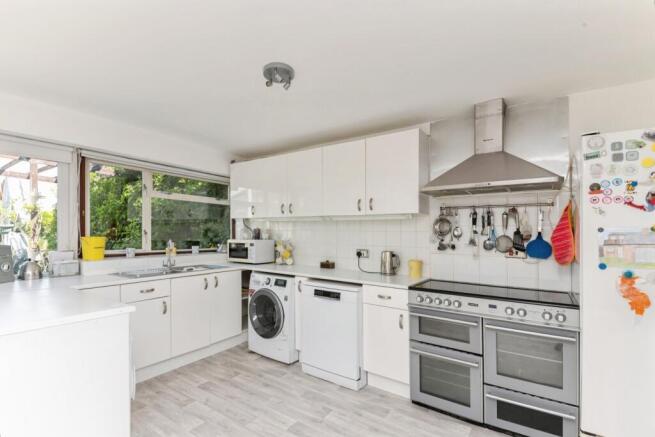 Point Clear Road, St. Osyth, Clacton-on-Sea, Essex, CO16 photo 4