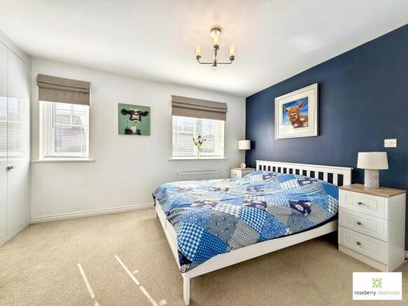 4 bed Detached for sale Image 12