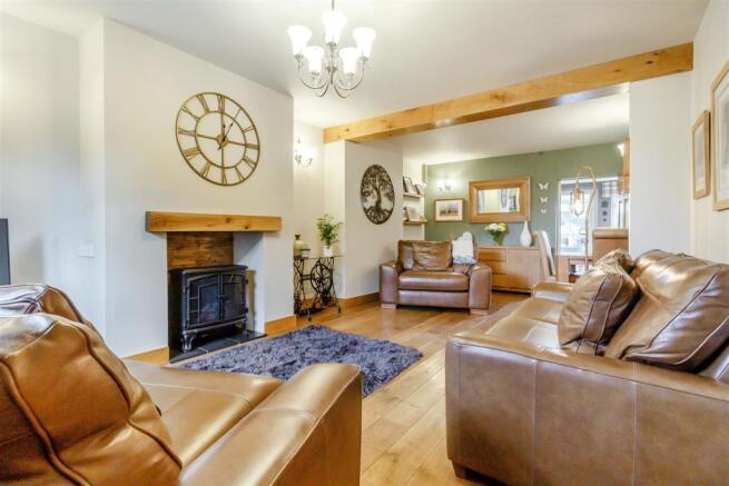 8512800-interior15.jpg