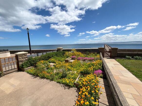 FRONT GARDEN & VIEW
