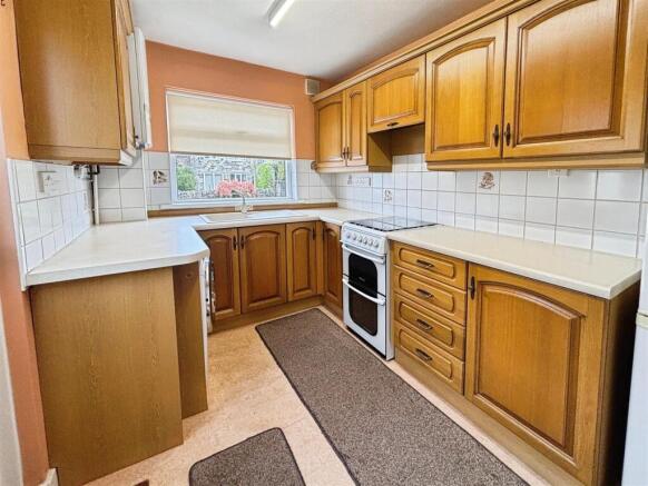 3 bed Semi-Detached for sale Image 6
