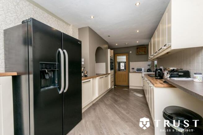 4 bed Detached Bungalow for sale Image 5