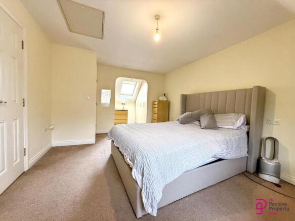 4 bed Semi-Detached for sale Image 7
