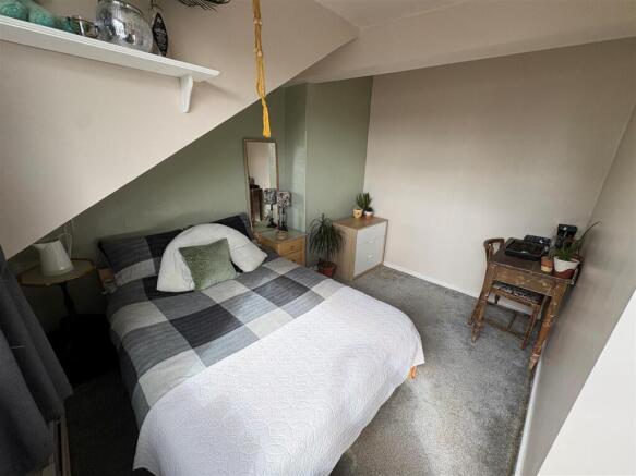 3 bed Terraced for sale Image 11
