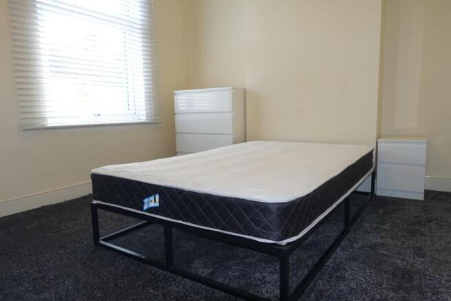 3 bed House to rent Image 4