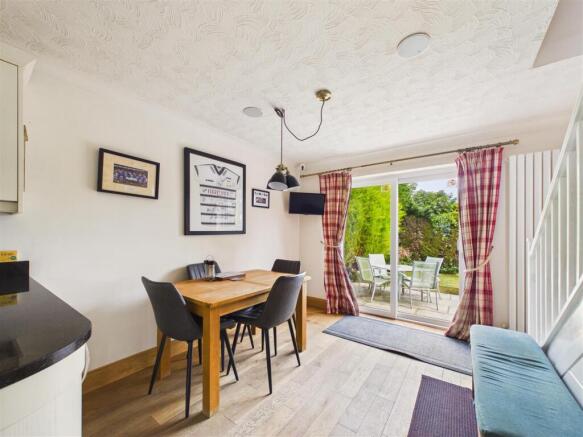 4 bed Detached for sale Image 4