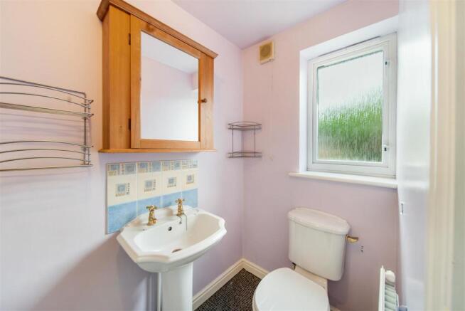 MASTER EN-SUITE