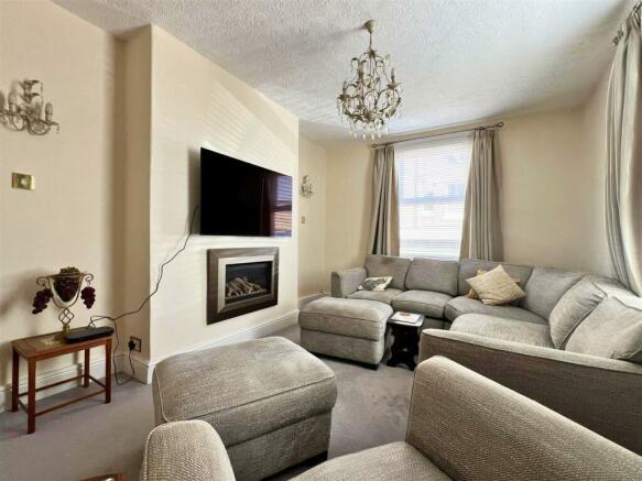 5 bed Semi-Detached for sale Image 9