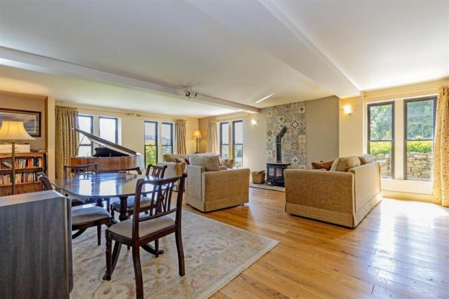 Reception Room-1.jpg