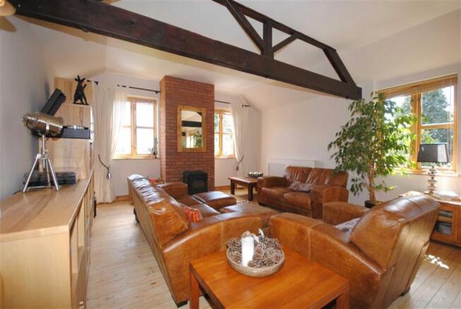 SITTING/DINING ROOM