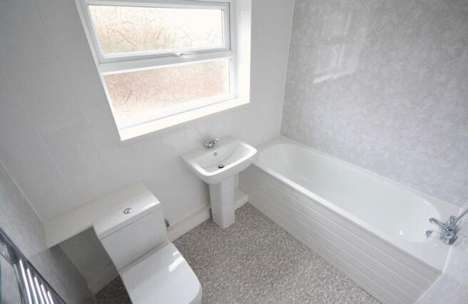 2 bed Terraced to rent Image 6