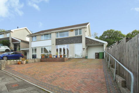 St. Annes Gardens, Maesycwmmer, Hengoed, CF82 7QQ