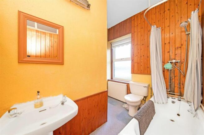 HOUSE BATHROOM.jpg