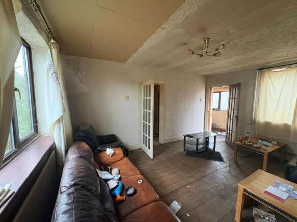 3 bed Semi-Detached for sale Image 11