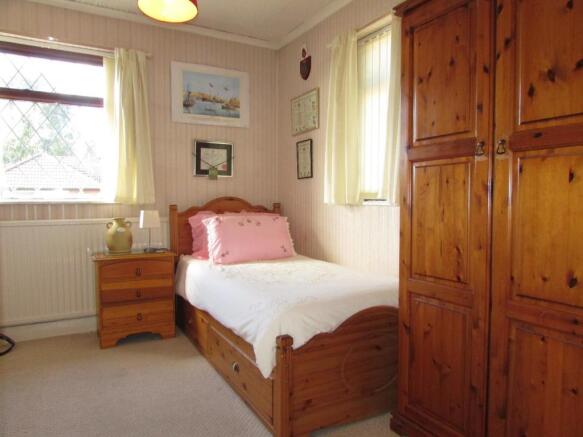 HallidayRd10bed2.JPG