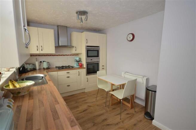 Fitted Kitchen/Break